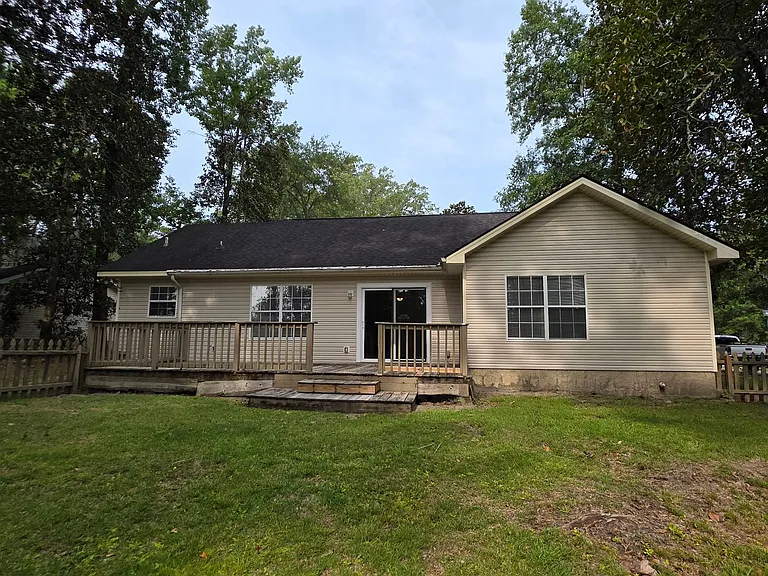 304 Woodbury Ln — Photo 22