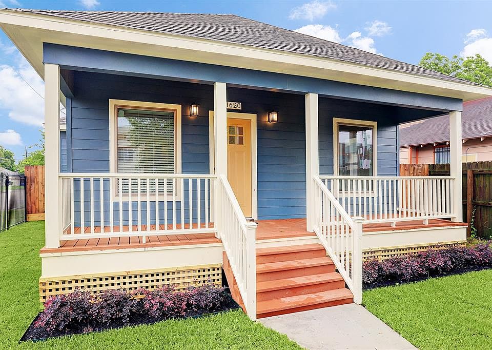Charming bungalow in sought after 5th Ward Redevelopment. First impressions are important! A gracious porch greets your guests!
