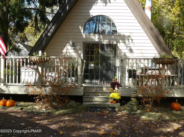 438 Cedar Dr, Long Pond, PA 18334
