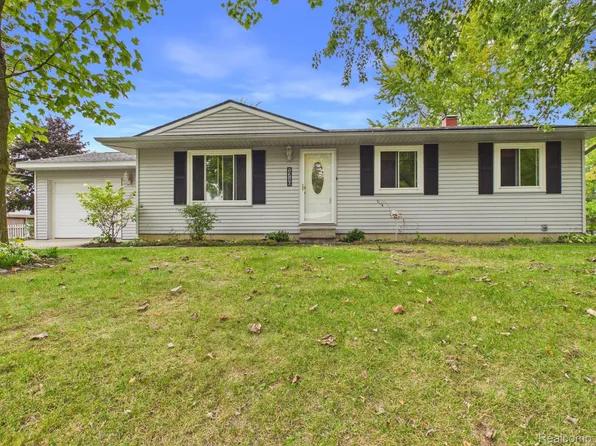 1716 Pilgrim Ln, Lapeer, MI 48446