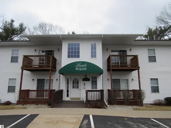 1011 E Lincoln St, East Tawas, MI 48730