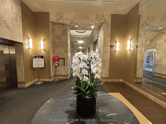 3rd image of 8 Park Rd #3011