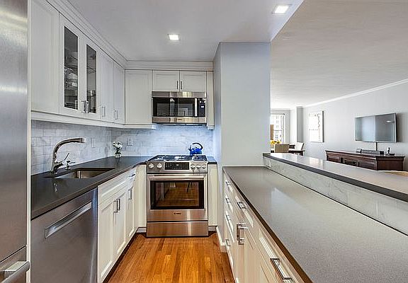 4th image of 333 E 79th St APT 20V
