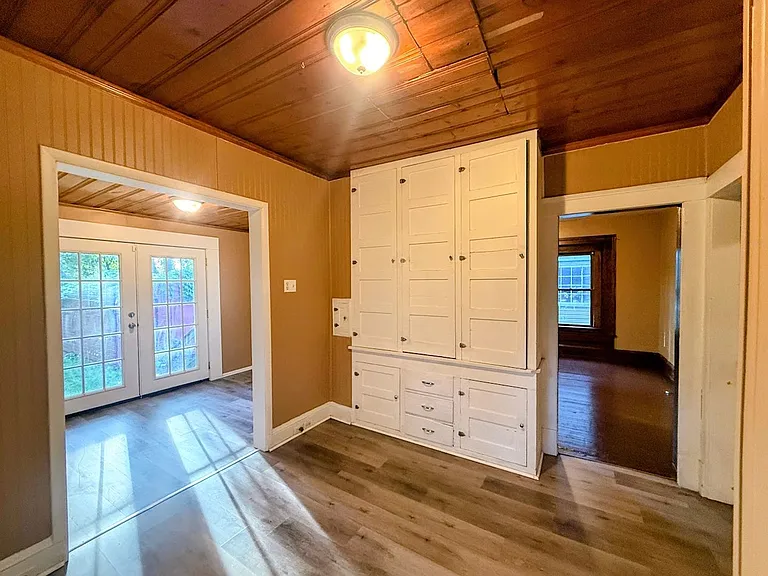 638 Merton Ave — Photo 8