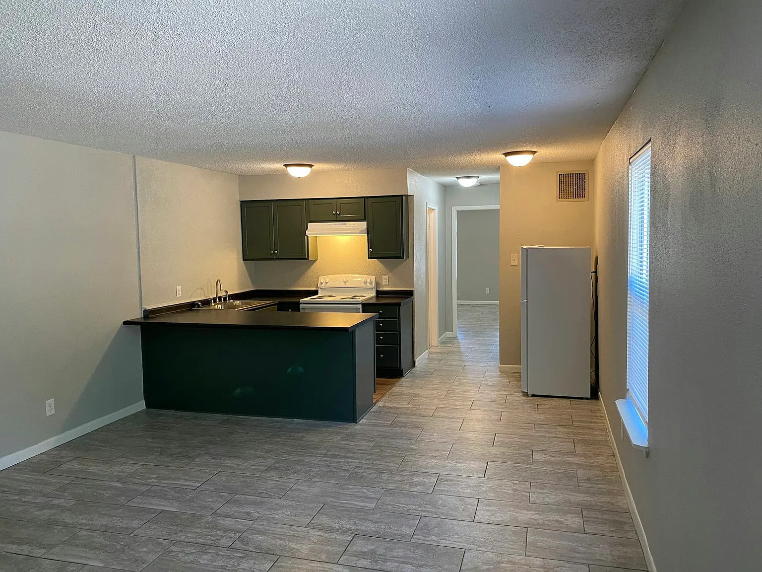2900 South 14th Street, Unit 1 — Photo 2