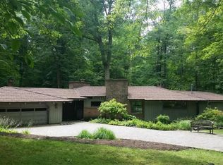 8285 Lucerne Dr, Chagrin Falls, OH 44023