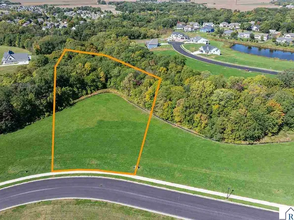 2117 Deerwood Dr, Mankato, MN 56003