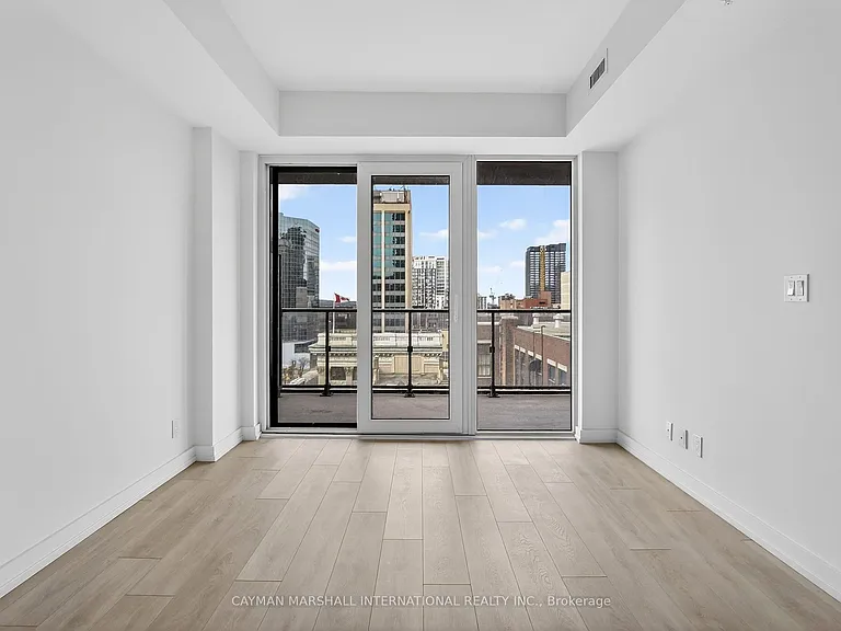 75 James St S #804 — Photo 8