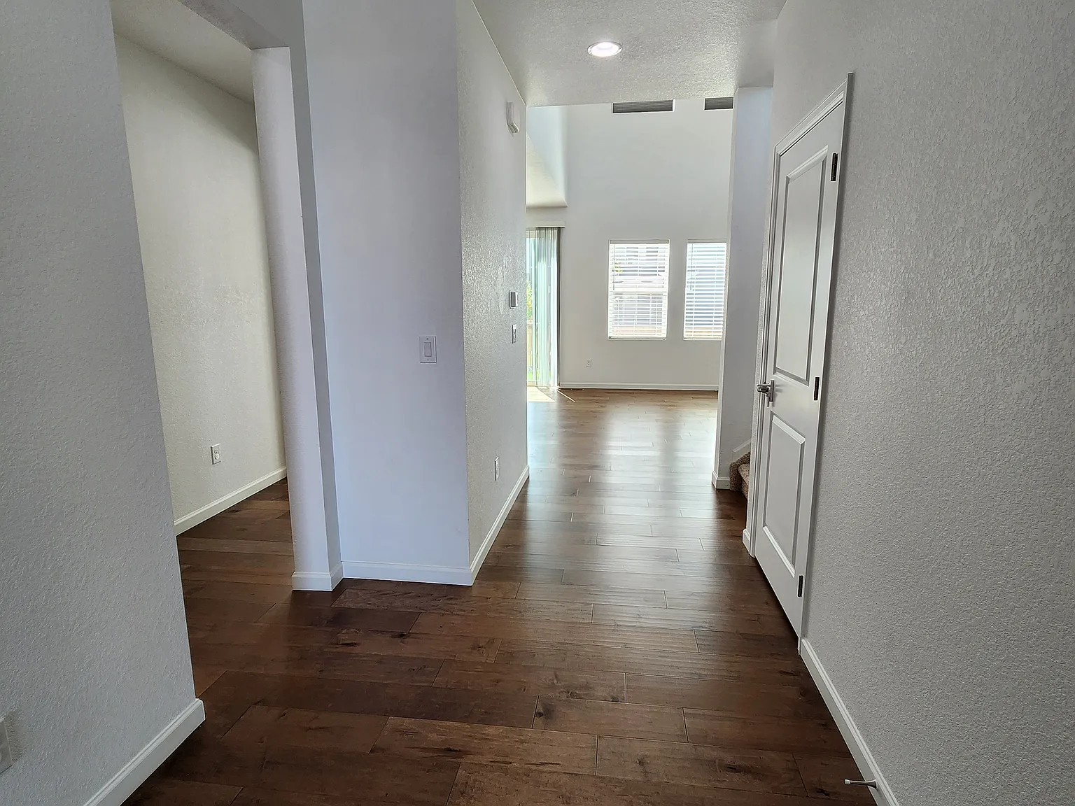 5 bed, 3.5 bath, 2771 sqft, $3,850 — Photo 4