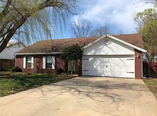 810 Tyler St, Centerton, AR 72719