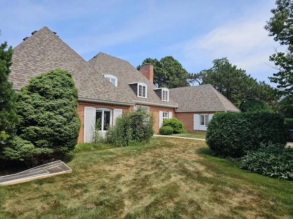 110 Raven Turn E, Wind Point, WI 53402