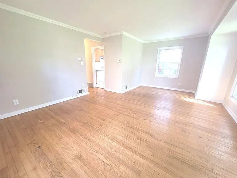 2523 Lake Dr — Photo 7