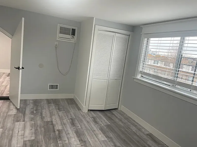 2 bed, 1.0 bath, 895 sqft, $1,997 — Photo 2