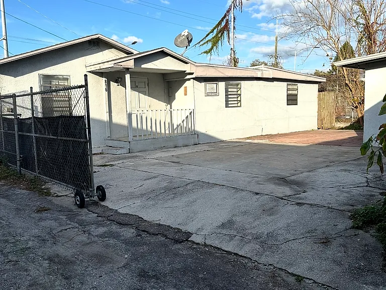 816 E Baker St #B — Photo 1
