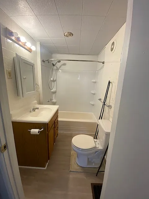 2 bed, 1000 sqft, $1,250 — Photo 3