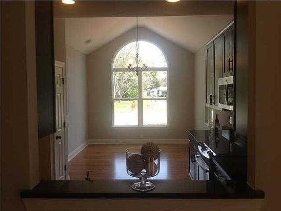 5th image of 1862 Staffwood Dr