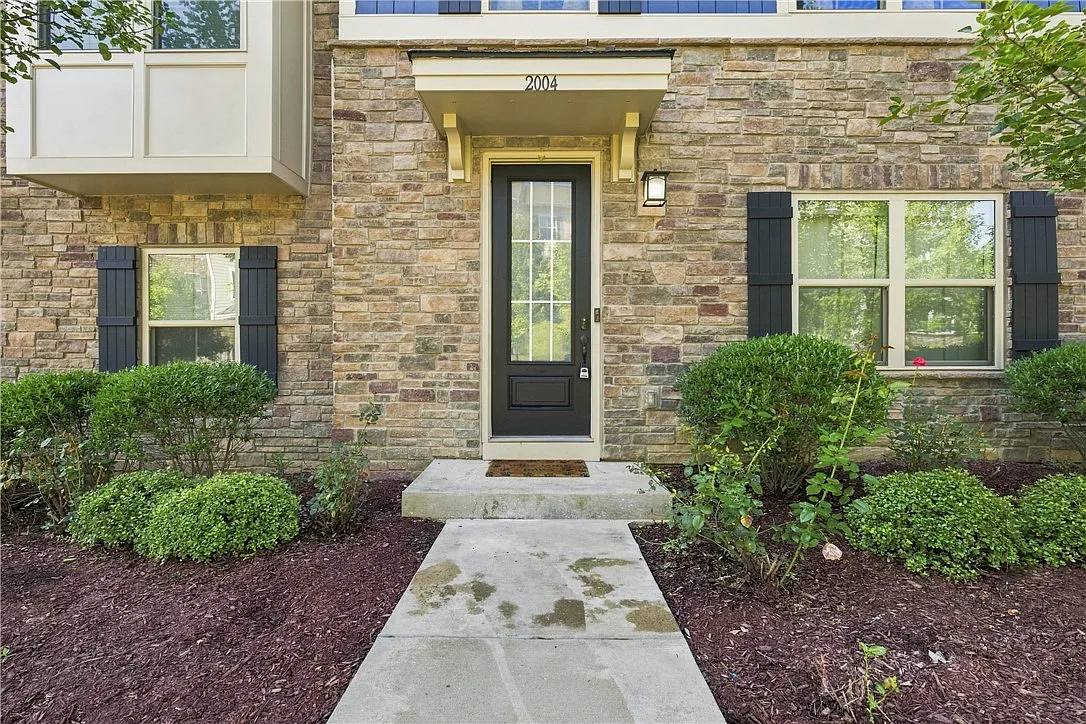 4 bed, 3.5 bath, 2232 sqft, $3,000 — Photo 3