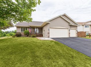 31758 Newport Curv, Lindstrom, MN 55045