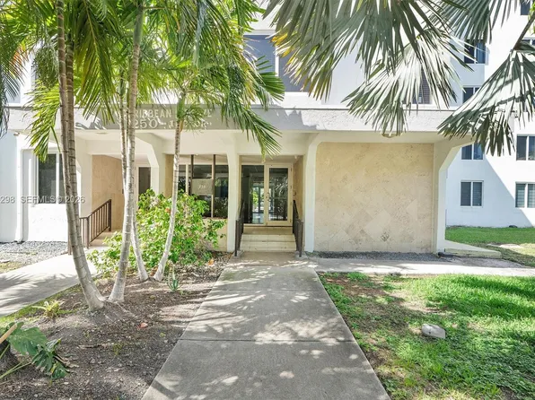 250 180th Dr APT 158, Sunny Isles Beach, FL 33160