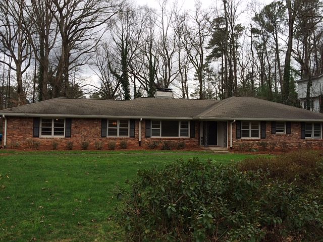 3/4 acrea lot. Home is set back from the street. Abernathy