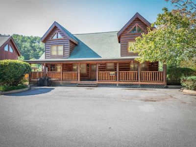 2068 Bear Haven Way, Sevierville, TN, 37876