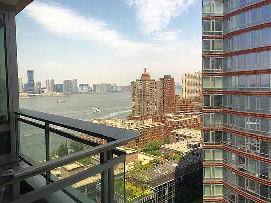 Rented by Space Marketing Shop | media 24