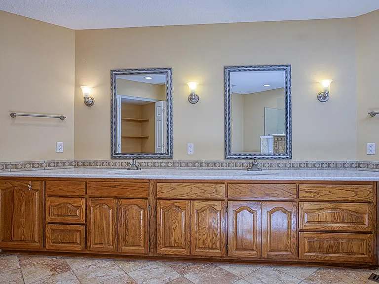 46 Acceso Cir — Photo 12