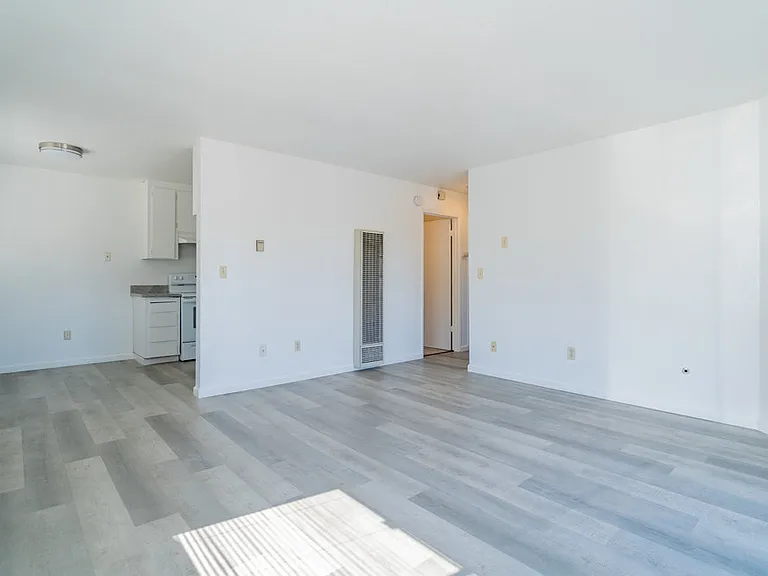 217 Berry St #H — Photo 2