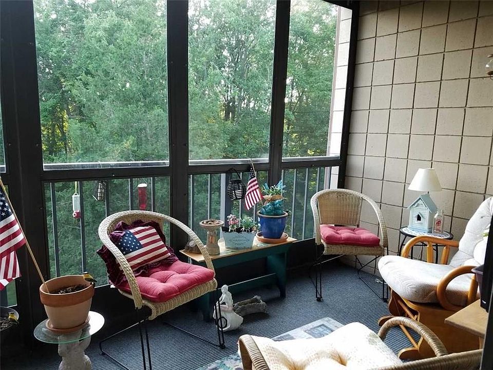 1st image of 650 E Greenwich Ave APT 6-304