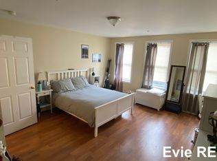 47 Chelsea St #1F, Boston, MA 02128