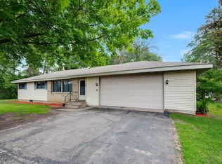 135 Suzanne Ave, Vadnais Heights, MN 55127