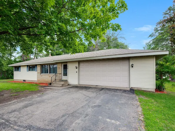 135 Suzanne Ave, Vadnais Heights, MN 55127