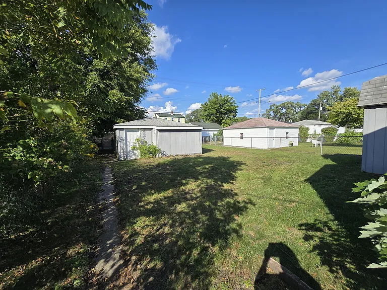913 169th Pl — Photo 30