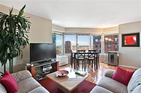 1st image of 150-156 W 56th St APT 4307