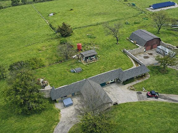 3rd image of 27427 NE Neosho Rd