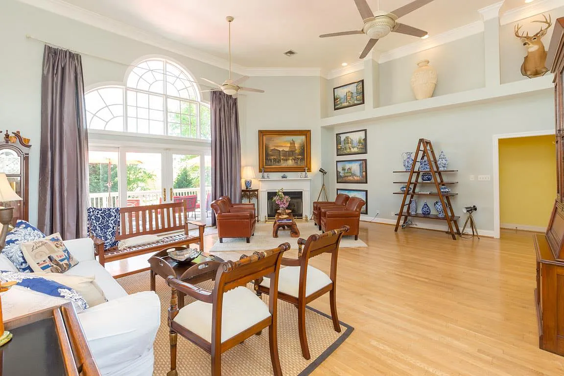 4 bed, 3.5 bath, 3811 sqft, $3,500 — Photo 4