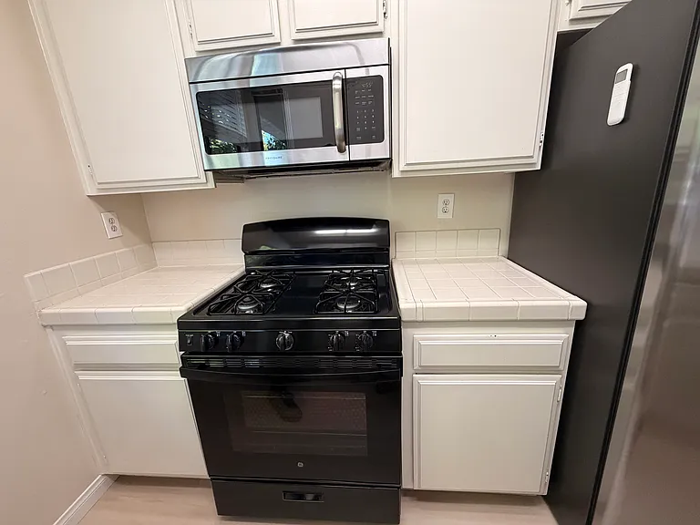 7211 Cozycroft Ave #68 — Photo 24