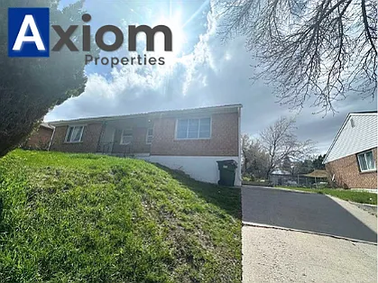 149 Toponce- 4 bedroom 1 bathroom with private yard! — Photo 3