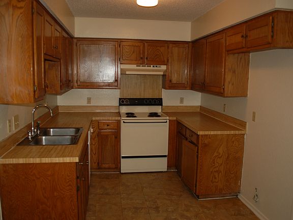 3rd image of 2418 Ventura Dr APT A