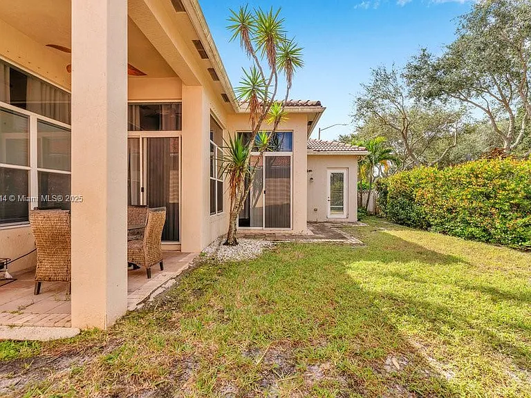 6313 Paradise Cv — Photo 23