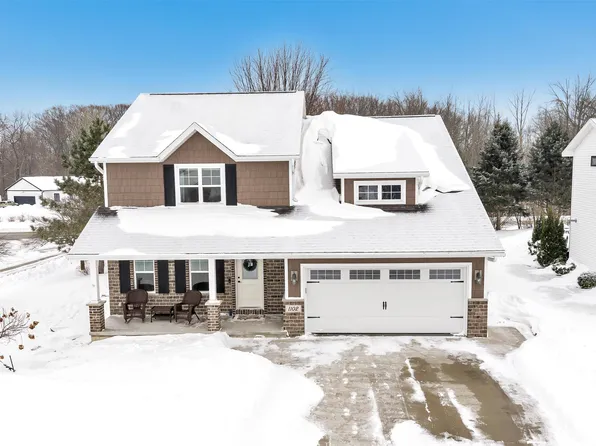 1102 Heyerdahl Hts, Hobart, WI 54155