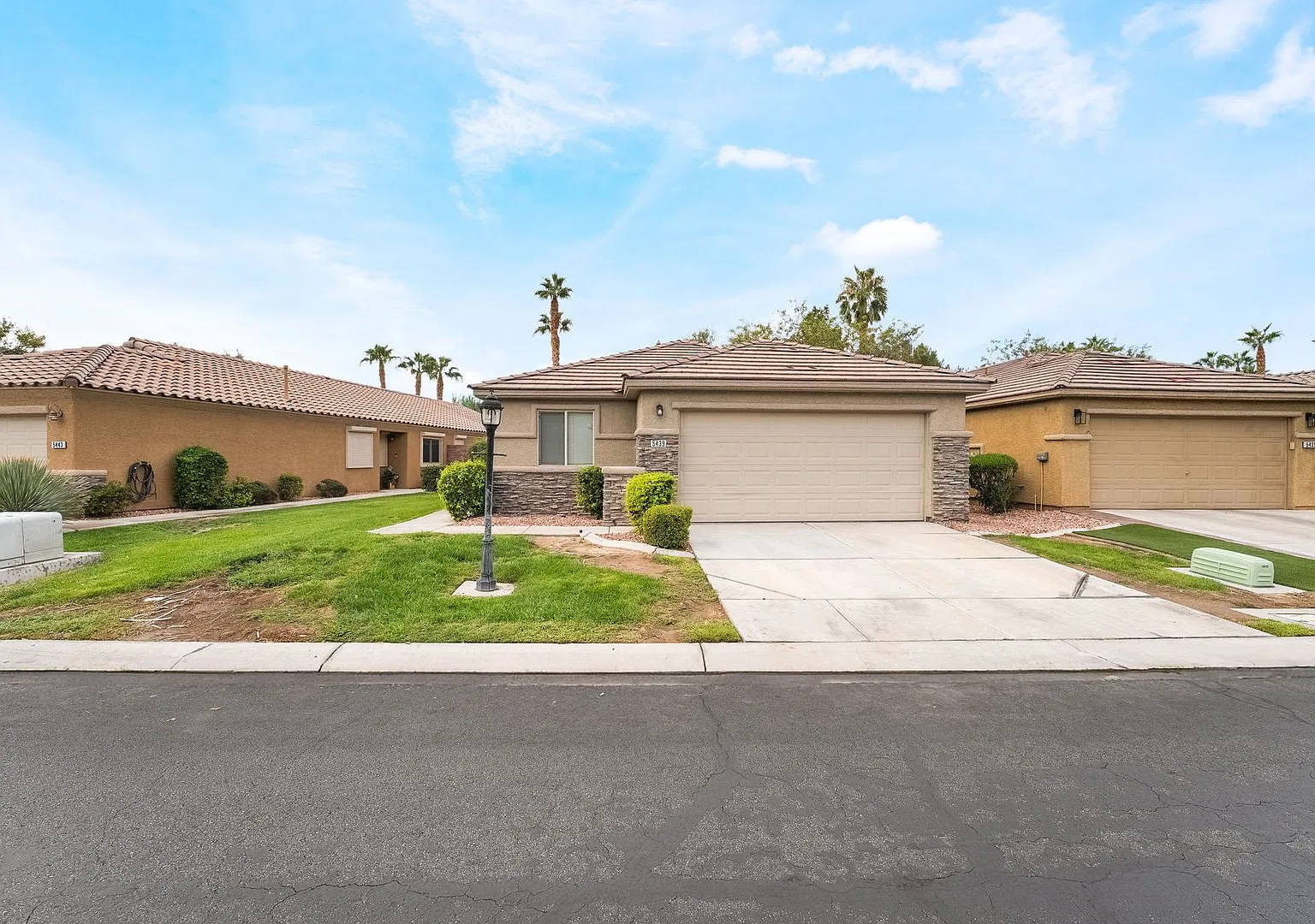 Charming 3-Bedroom Home with Golf Course Views — Photo 2