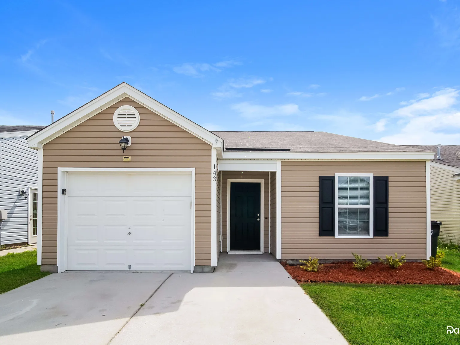 3 bed, 2.0 bath, 1197 sqft, $2,000 — Photo 1