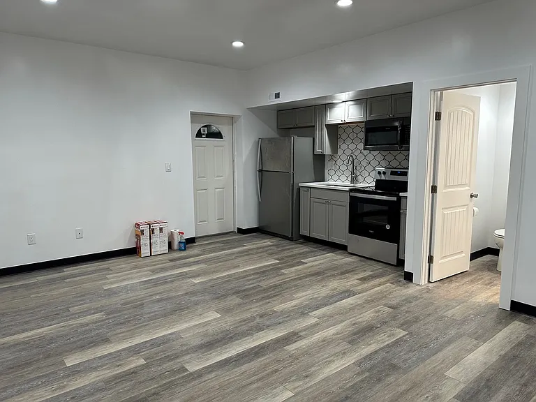 309 W Main St — Photo 11