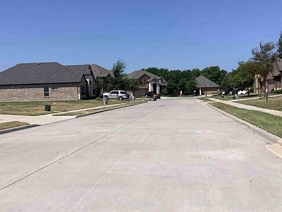 Exterior Neighborhood (street photo)