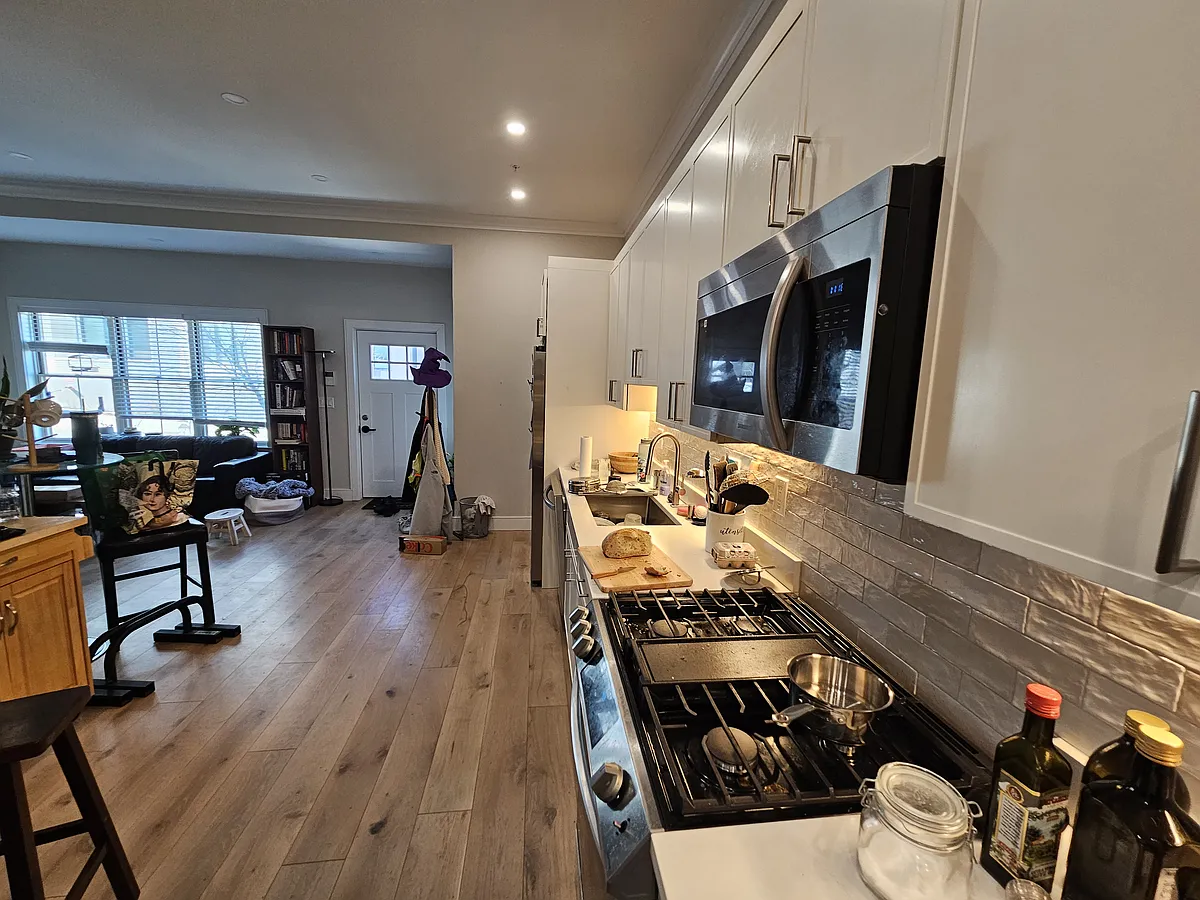 Building Photo - 9 Everett St #5