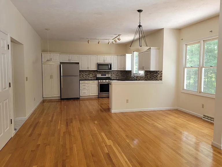 2399 Bay Rd — Photo 5
