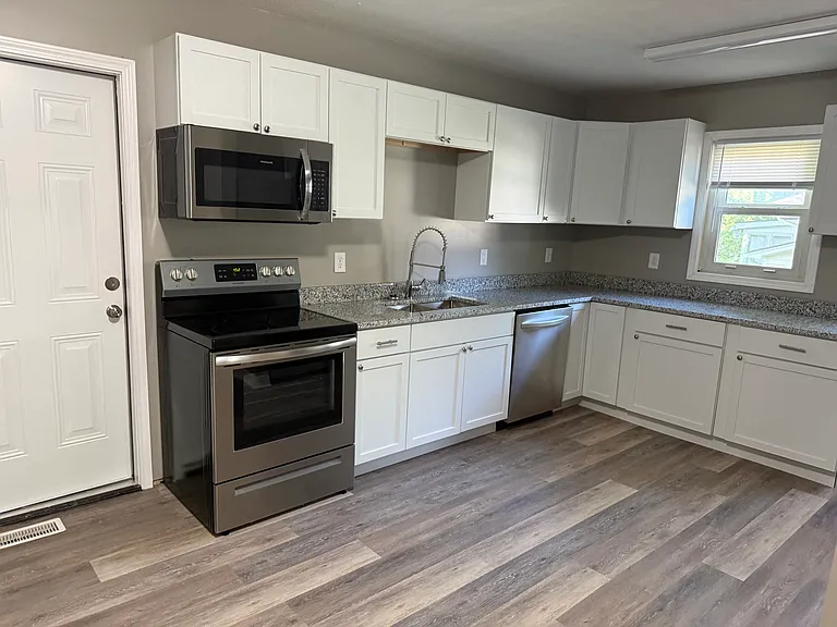 919 Kenton St — Photo 3