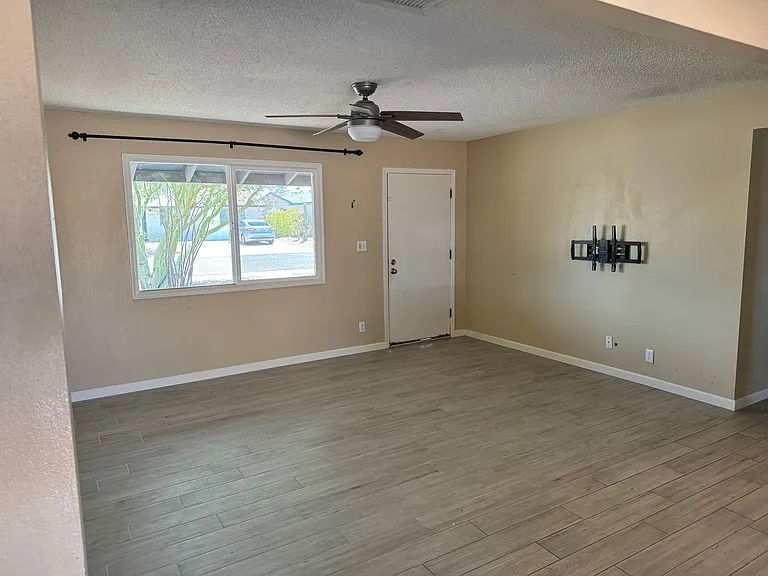 1436 S Beck Ave — Photo 4