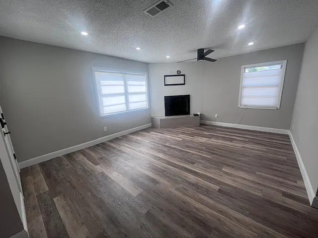 3 bed, 1117 sqft, $3,300 — Photo 4
